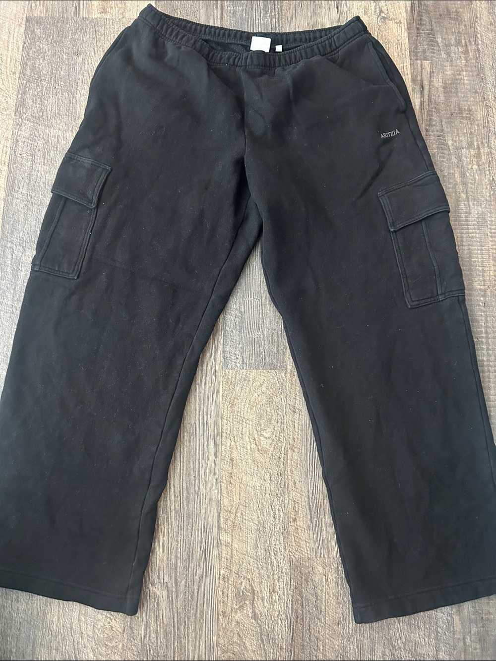Aritzia Black Cargo Sweatpants with Pocket Details